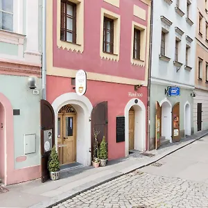 100 3*, Pardubice Czechy